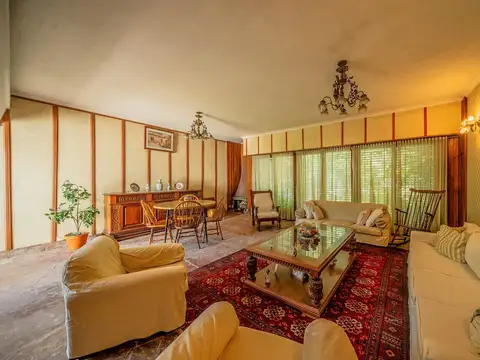 Casa en Venta con 2 cocheras