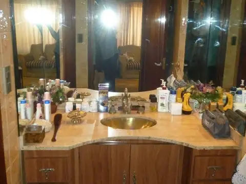 Etchegoyen 672 e/ Colon y Alsina