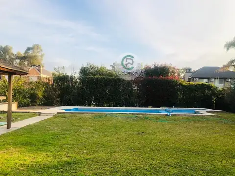 Casa en Venta con 4 cocheras