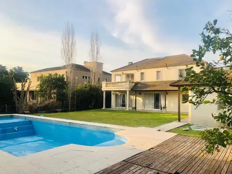 Casa en Venta en Campos De Alvarez, USD 390.000