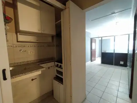 Almirante Guillermo Brown 1000, Piso 1