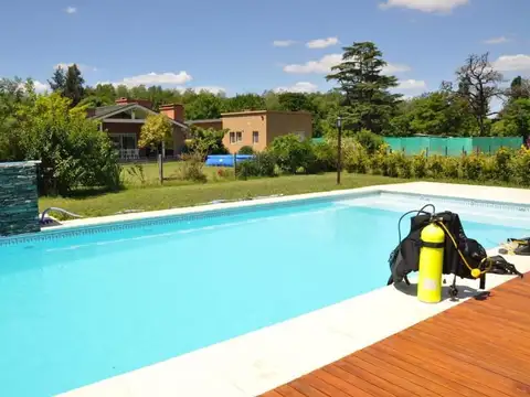 Casa 6 ambientes con 4 baños