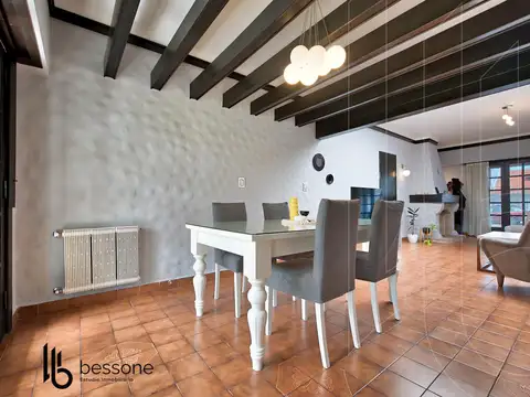 Casa en Venta con 2 cocheras