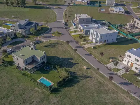 Barrio Cerrado Santo Tomás, Pilar