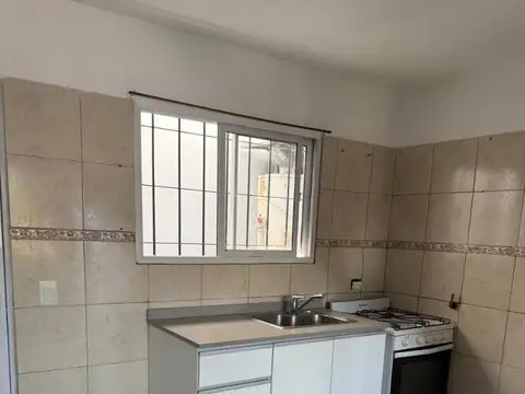 Dúplex de 3 ambientes en muy buena ubicación 