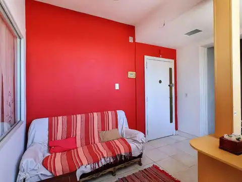 IMPECABLE DEPTO 3 AMB,APTO PROF,AMPLIOS AMB,A 30 MTS EST.TREN SOBRE CALLE CENTRICA COMERCIAL,OPORT !