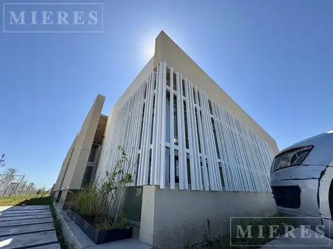 Casa en Venta sobre lote interno en Puertos del Lago Barrio Nativas