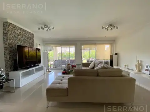 Casa en Venta con 5 cocheras