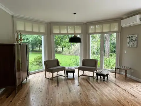 Casa en Alquiler con 9 cocheras