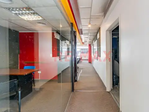 Oficina en Alquiler con 2 cocheras