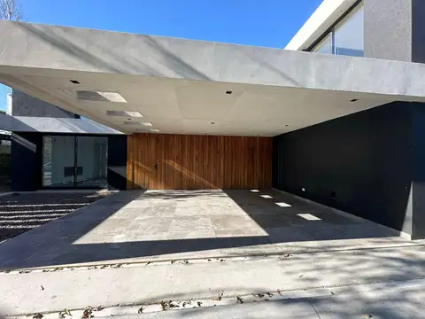 Casa en Alquiler de 4 dormitorios