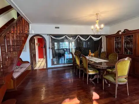 Casa 5 ambientes con 2 baños