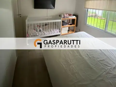 Casa en Alquiler con 2 cocheras