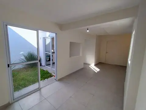 Ph en venta Tolosa. 2 dormitorios, patio y terraza