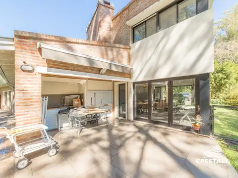 Casa 5 ambientes con 4 baños