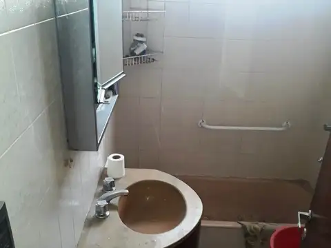 3 AMBIENTES BALCON , SOBRE AV DE MAYO, IMPECABLE UBICACION