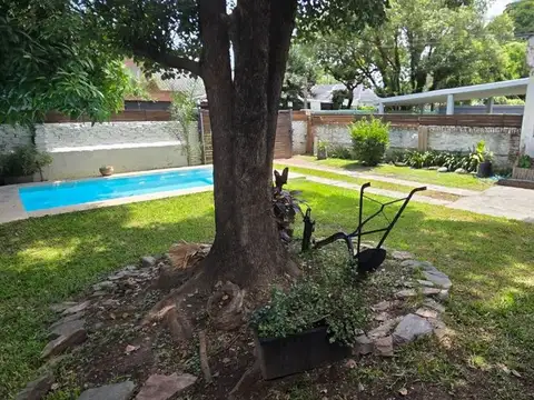 VENTA CASA A REFACCIONAR YERBA BUENA CON PILETA