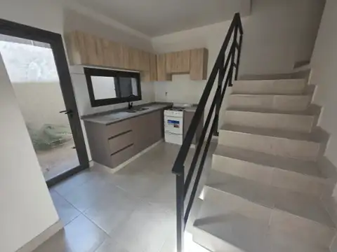 Duplex en Alquiler – Carrodilla