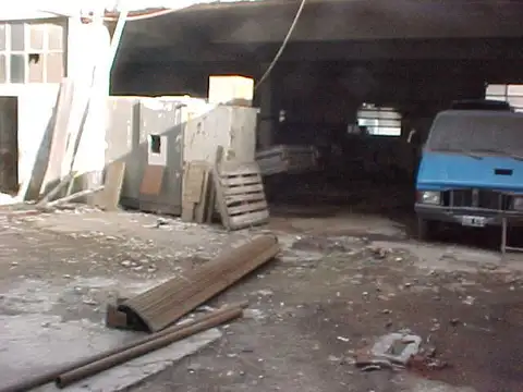 EN VENTA GALPON + DEPARTAMENTO EN PLANTA ALTA DE 3 AMBIENTES; CON BALCON, TERRAZA - FICHA 2655