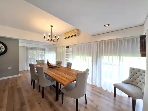 Casa en Venta con 4 cocheras