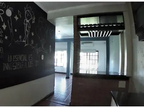 OPORTUNIDAD  HERMOSA CASA DE CONCEPTO ABIERTO EN VILLA ARIZA ITUZAINGO NORTE, 130 M2 CONSTRUIDOS