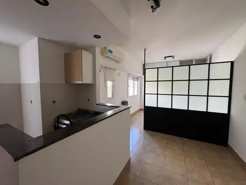 Excelente Monoambiente Divisible Con Terraza Propia En Floresta - 2º piso por escalera