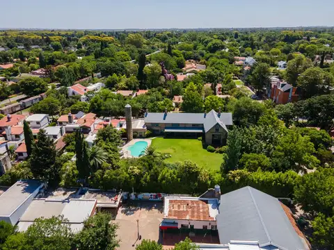 Casa de 750m2 sobre terreno de 2500m2 en Fisherton