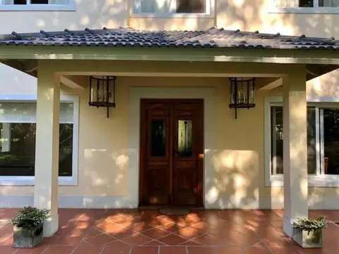 Casa en Venta con 3 cocheras