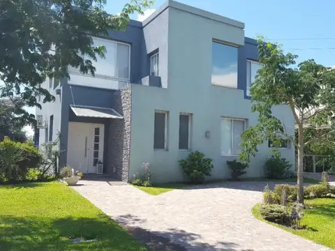 Casa en alquiler anual amoblado barrio Los Lagos Nordelta Tigre