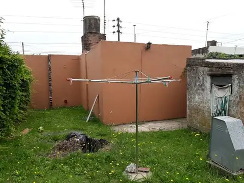 Casa 4 ambientes con 1 baño