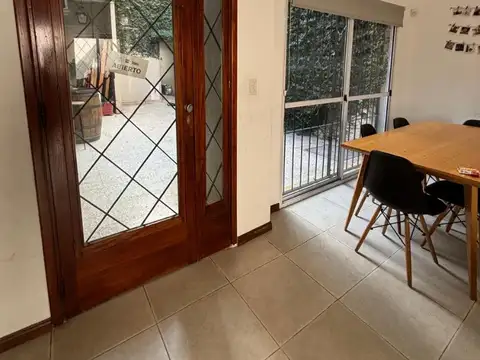 Casa 3 ambientes con local excelente estado