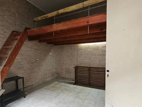 PH DE 3 AMBIENTES INTERNO CON PATIO Y TERRAZA, A REFACCIONAR