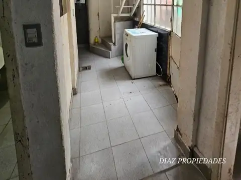 PH DE 3 AMBIENTES INTERNO CON PATIO Y TERRAZA, A REFACCIONAR