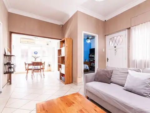 VENTA CASA DE 4 AMB CON QUINCHO PATIO LOCAL LANUS