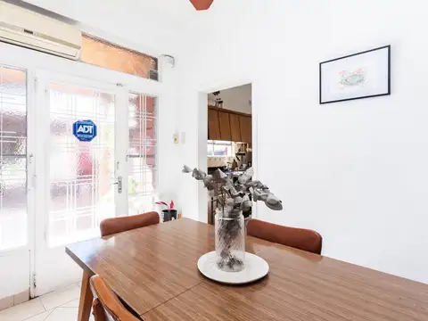 VENTA CASA DE 4 AMB CON QUINCHO PATIO LOCAL LANUS