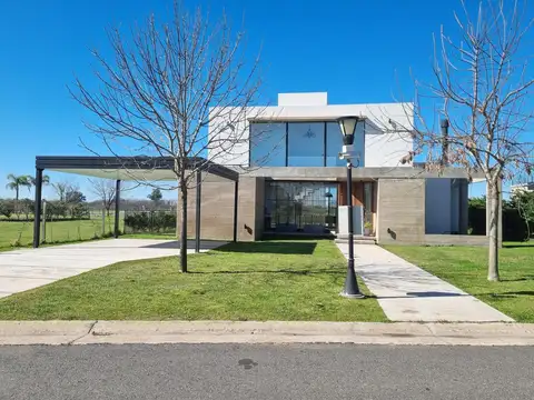 Casa en venta 3 dormitorios -  en Haras de Santa María - El Molino Sur