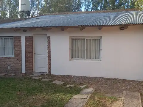 Casa en venta un dorm. con patio y garage