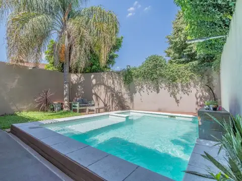 VENTA CASA 6 AMBIENTES CON COCHERA, PATIO Y PISCINA CLIMATIZADA EN RAMOS MEJÍA G.B.A.