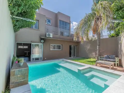 VENTA CASA 6 AMBIENTES CON COCHERA, PATIO Y PISCINA CLIMATIZADA EN RAMOS MEJÍA G.B.A.