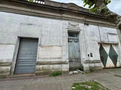 Propiedad sobre Amplio Lote de 360m2  en venta en 25 De Mayo