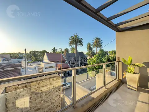 PH 4 ambientes con jardín y cochera en Villa Sarmiento-APTO CREDITO