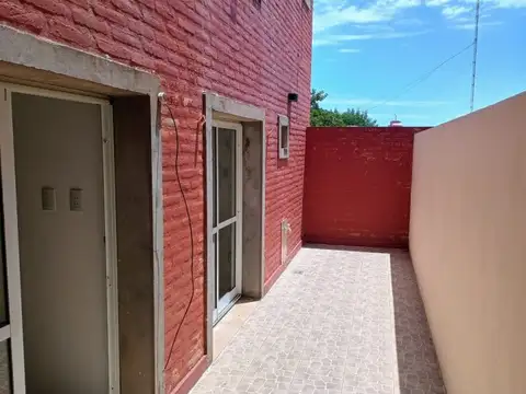 ALQUILER  - Departamento céntrico, 2 dormitorios con balcon al frente