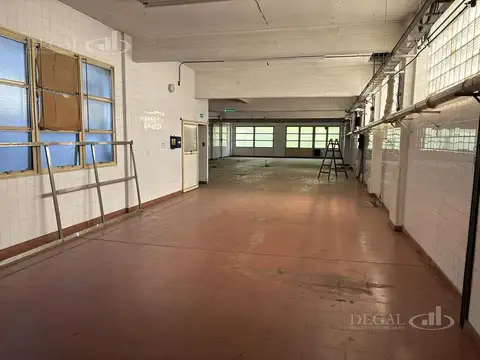 Galpon en Venta 33  mts Fondo