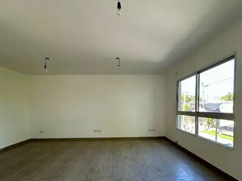 Casa en Venta en Villa Adelina, USD 210.000