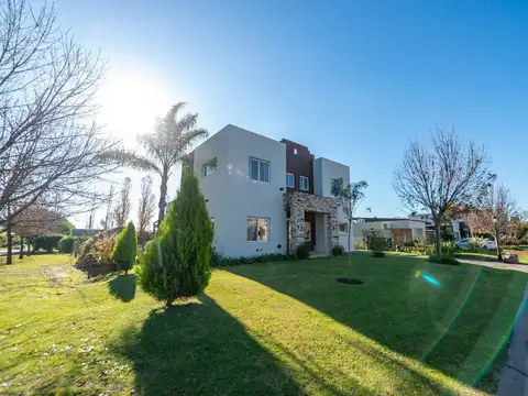 VENTA CASA  BARRIO CERRADO SANTA GUADALUPE PILAR