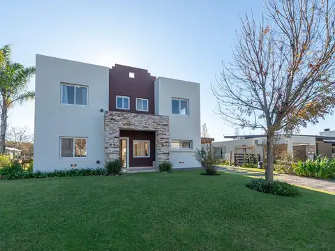 Casa 6 ambientes con 3 baños