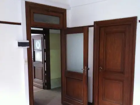 Av. Pres. Roque Sáenz Peña 615