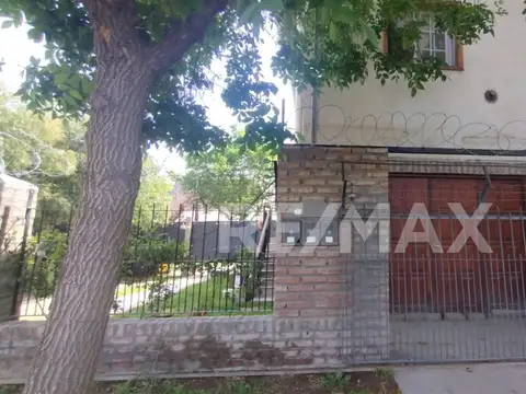 Casa 6 ambientes con 2 baños