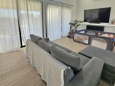 Casa en Venta con 4 cocheras