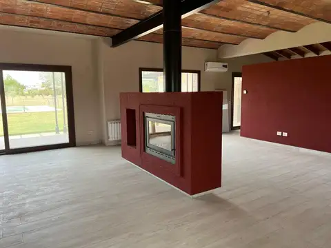 Casa en Venta con 2 cocheras